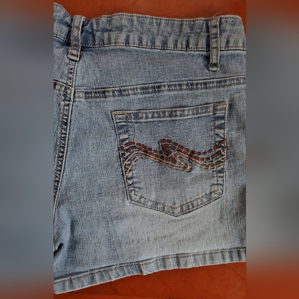 One Tough Babe Jean Shorts Size 9/10 - Picture 4 of 4